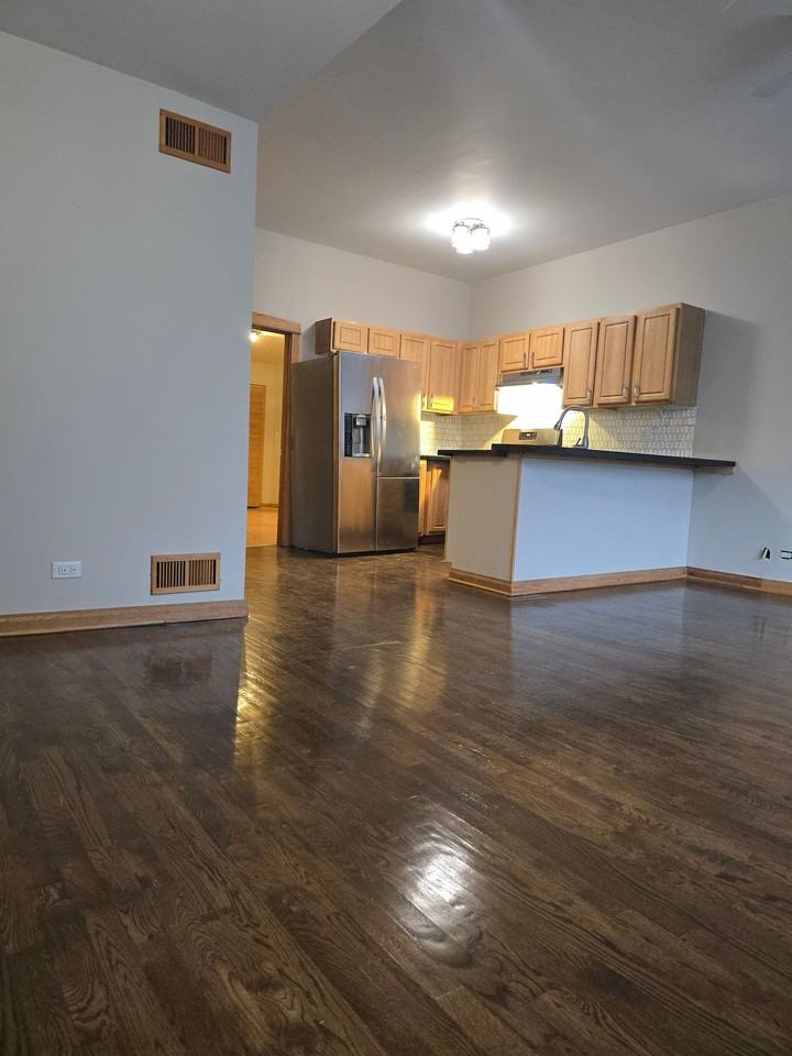 538 W 46th Pl #1 - Photo 2 of 19