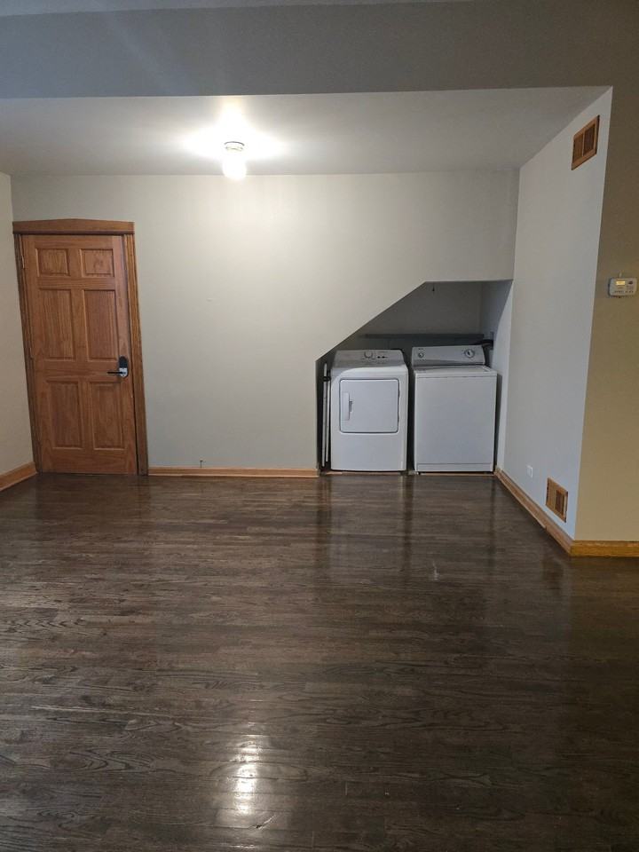 538 W 46th Pl #1 - Photo 4 of 19
