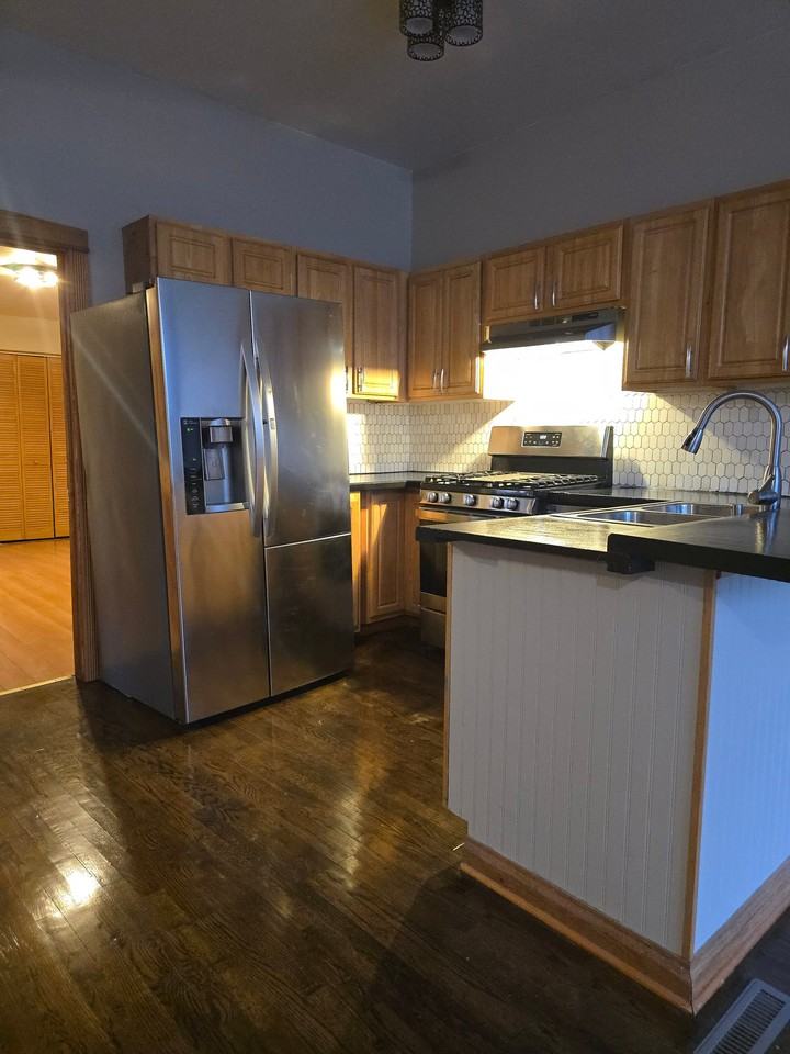 538 W 46th Pl #1 - Photo 7 of 19