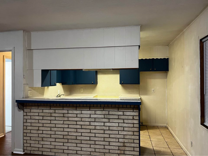 285 9Th St - Photo 4 of 15