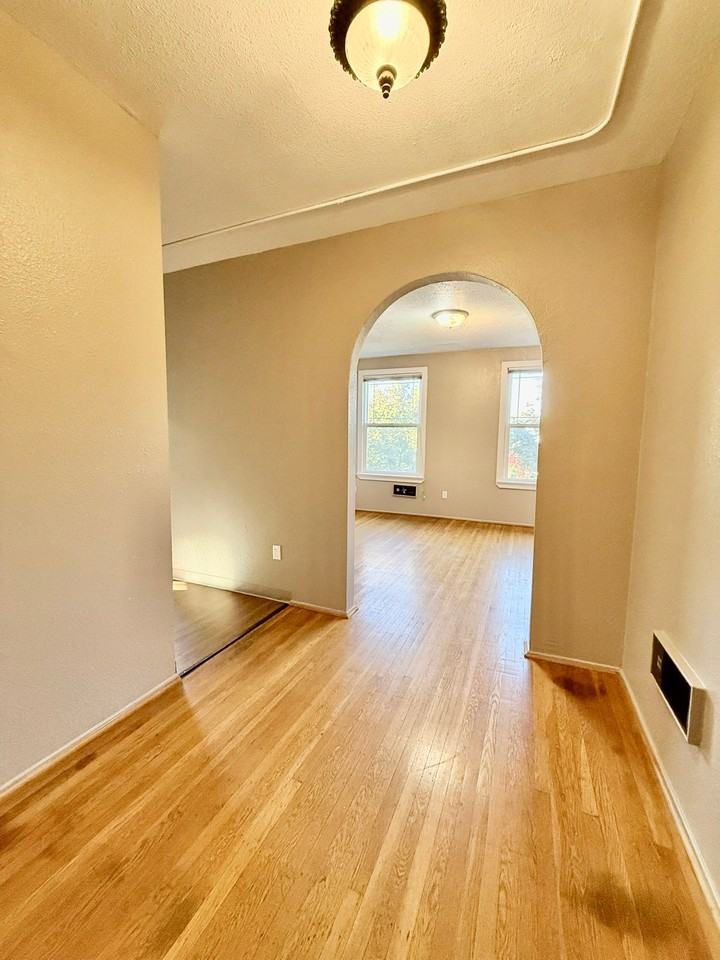 816 S 8th St #301 - Photo 3 of 27