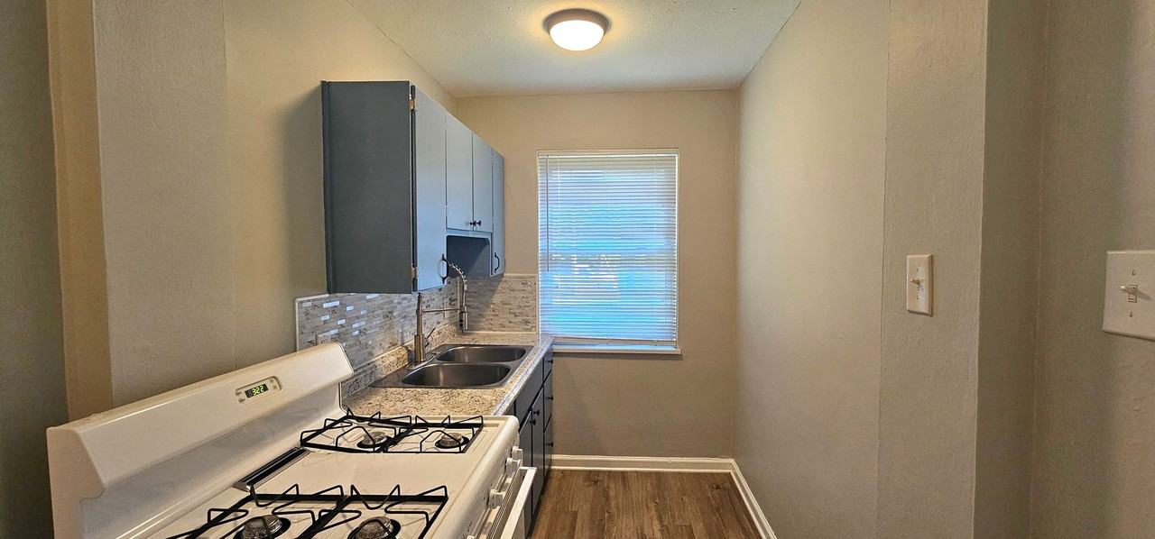 231 E Xenia Dr #A - Photo 2 of 8