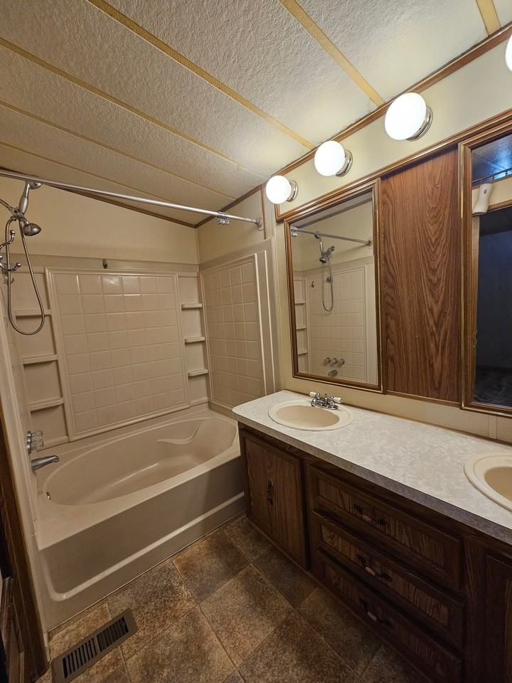 1226 E Groschell St - Photo 7 of 21