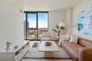 533 S Damen Ave - Photo 1 of 1