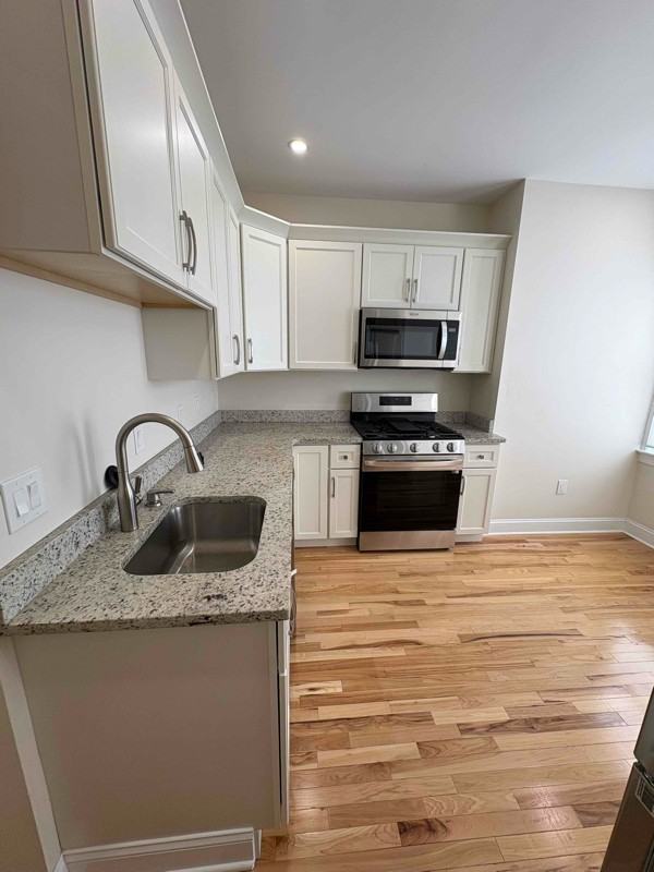 2718 Parrish St #B - Photo 4 of 16