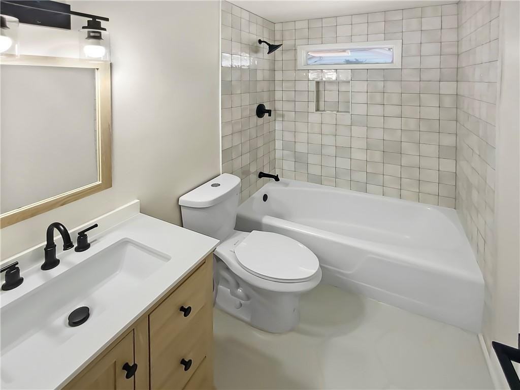 360 Larchmont Dr Nw - Photo 7 of 13