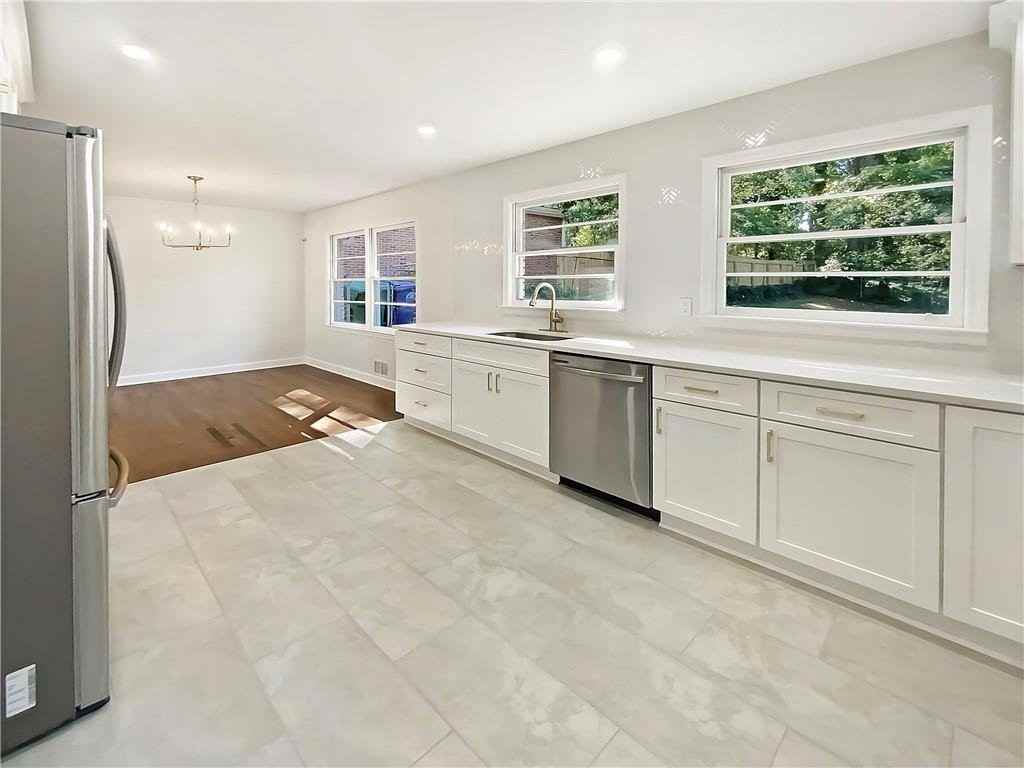 360 Larchmont Dr Nw - Photo 5 of 13