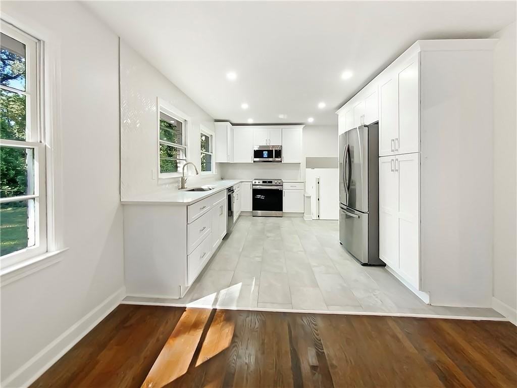 360 Larchmont Dr Nw - Photo 3 of 13