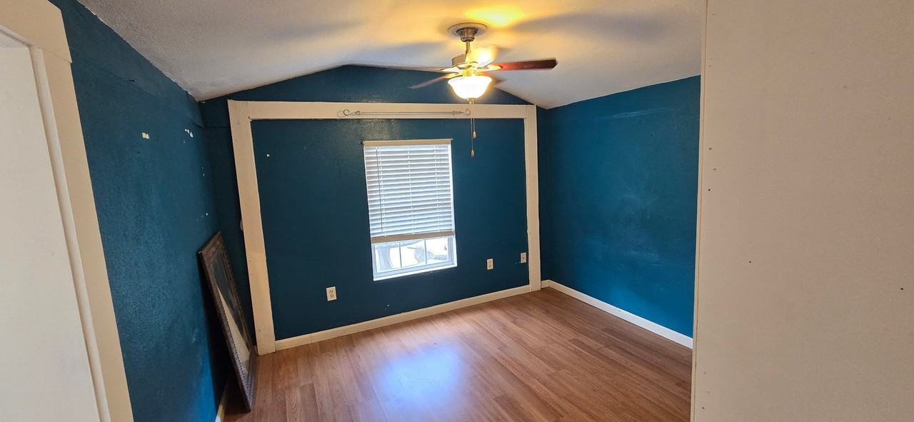 556 E Yancey St #B - Photo 5 of 10