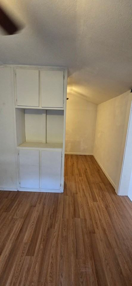 556 E Yancey St #B - Photo 6 of 10