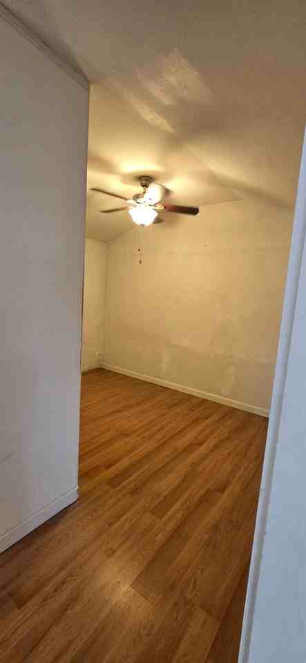 556 E Yancey St #B - Photo 7 of 10