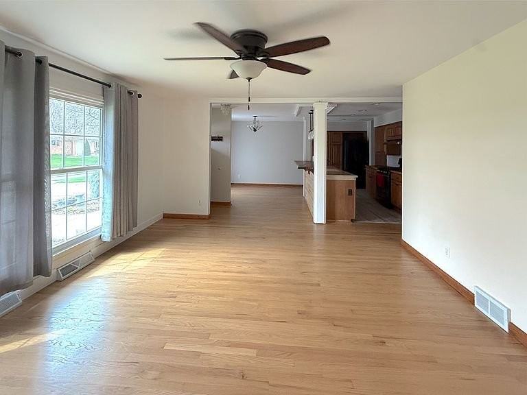 N87W18140 Queensway - Photo 5 of 18