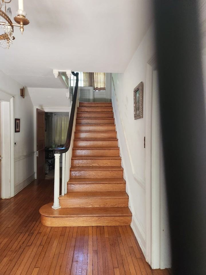 411 E Locust Ave - Photo 2 of 12