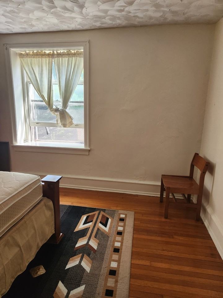 411 E Locust Ave - Photo 6 of 12