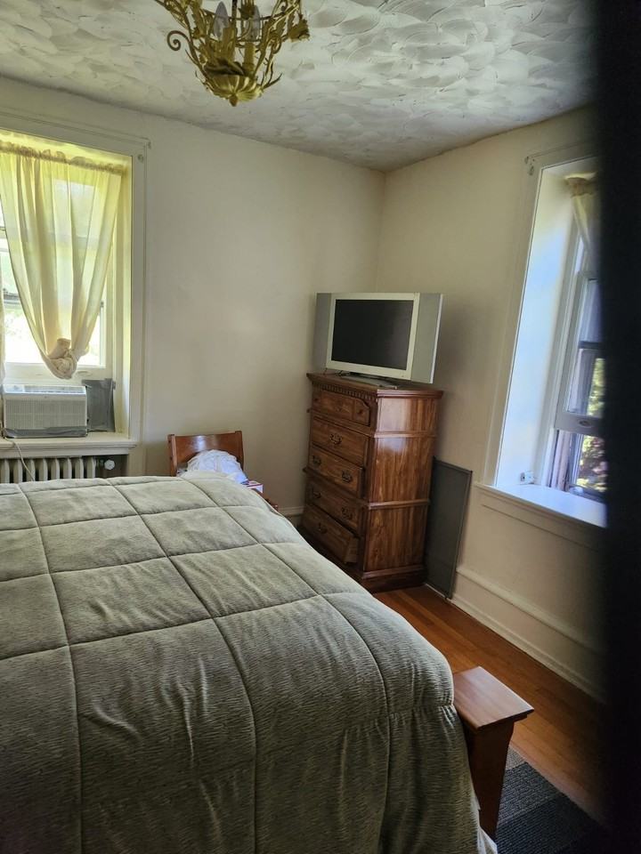 411 E Locust Ave - Photo 7 of 12
