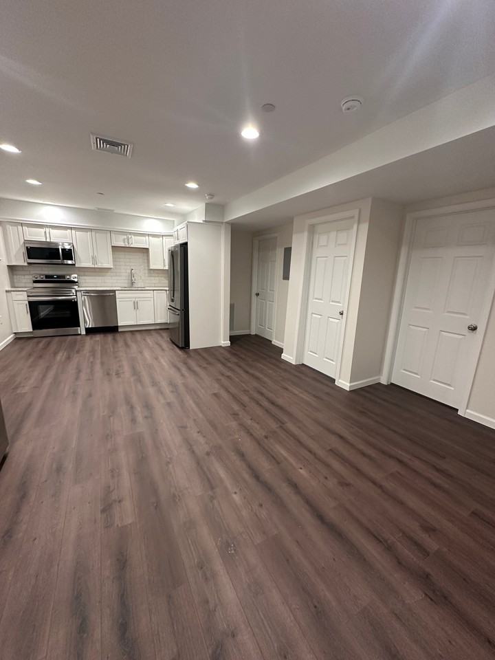 1047 Lincoln St #A - Photo 2 of 11