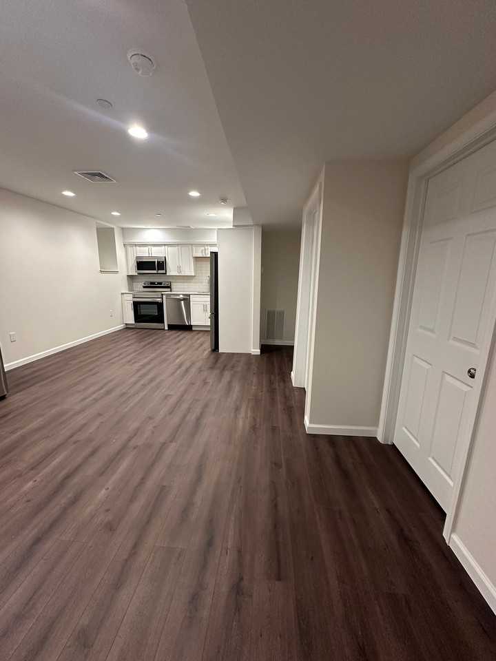 1047 Lincoln St #A - Photo 3 of 11