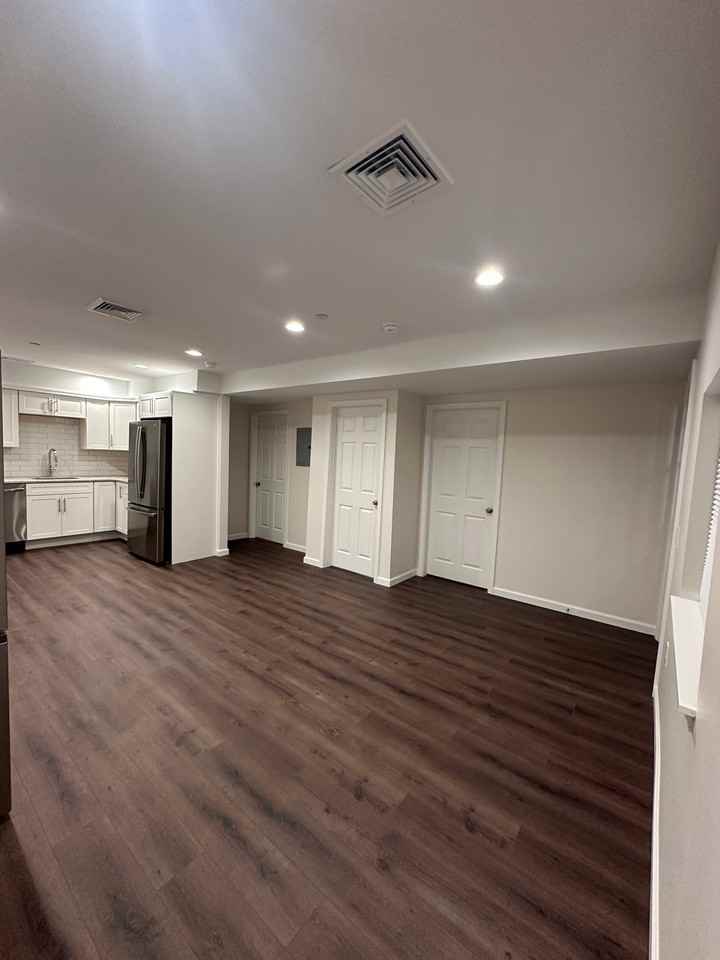 1047 Lincoln St #A - Photo 4 of 11