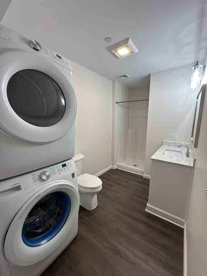 1047 Lincoln St #A - Photo 6 of 11