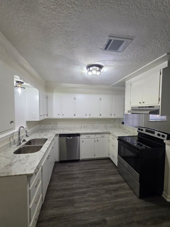 116 Lindsey Ave - Photo 2 of 12