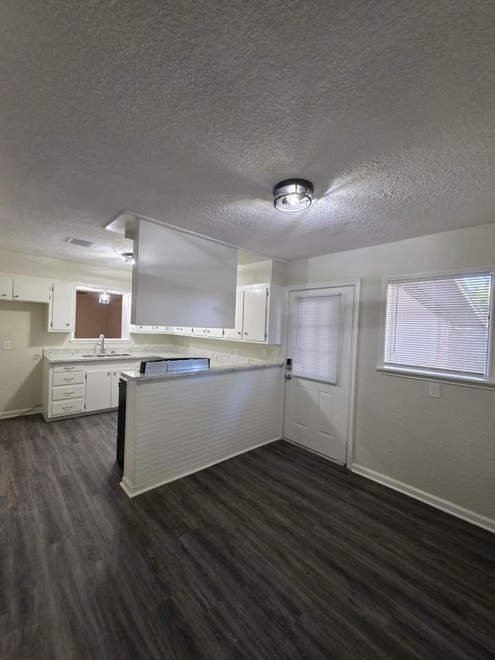 116 Lindsey Ave - Photo 4 of 12