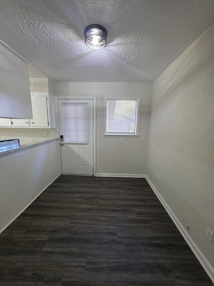 116 Lindsey Ave - Photo 5 of 12
