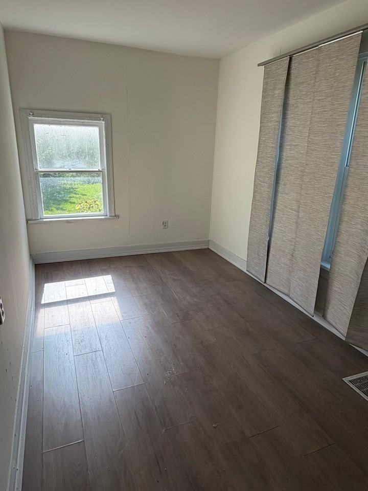 2087 Minnesota Ave - Photo 4 of 8