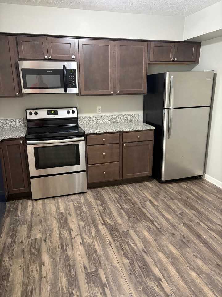 2360 Canterbury Rd #3 - Photo 4 of 10
