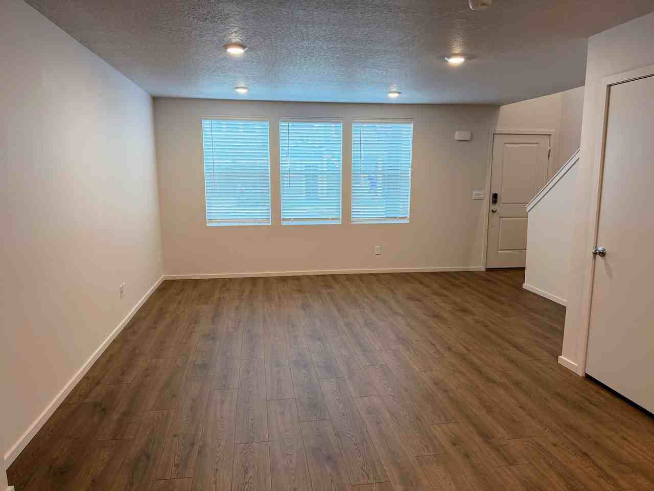 5196 E Mckinnon Ln - Photo 2 of 24