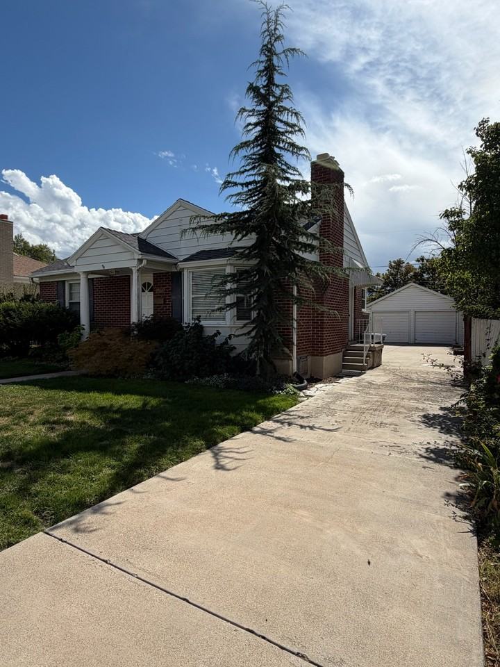 2160 E Kensington Ave - Photo 2 of 17