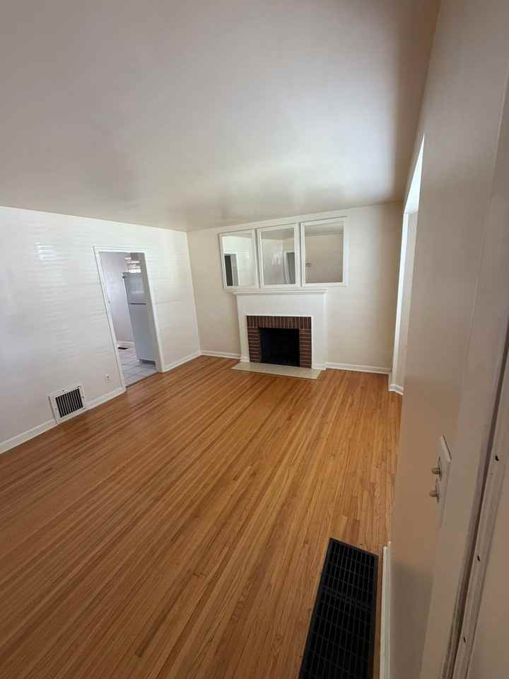 2160 E Kensington Ave - Photo 4 of 17