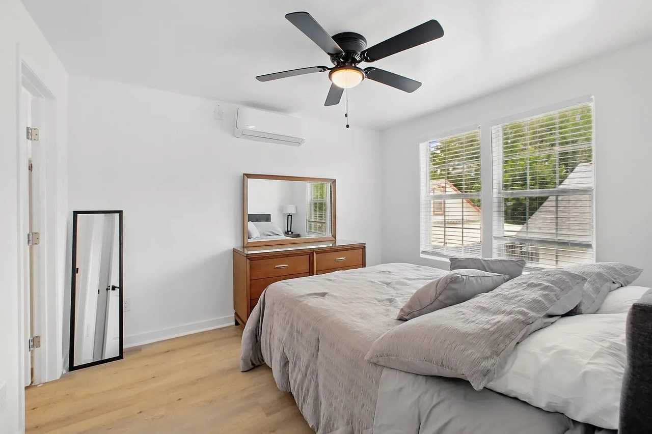 4705 Pease St #B - Photo 3 of 11