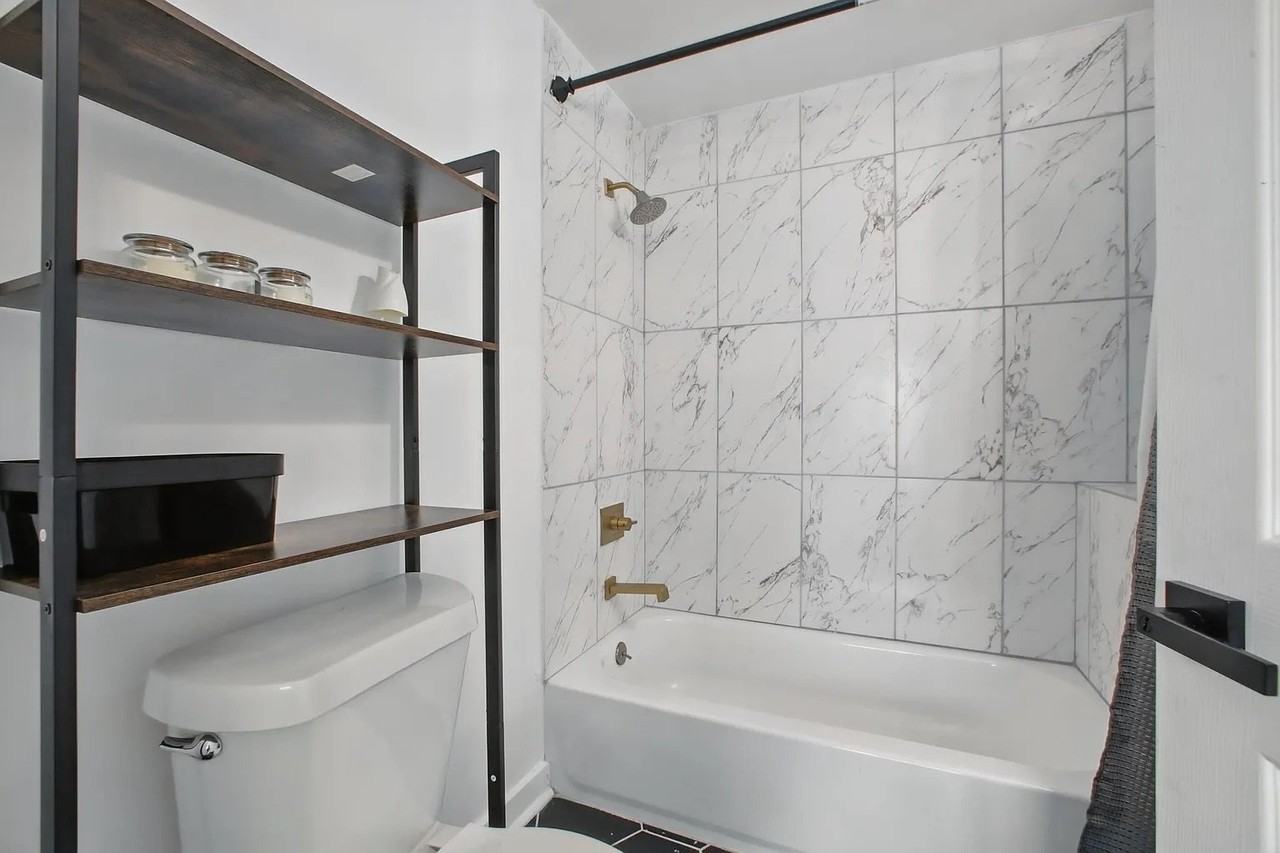 4705 Pease St #B - Photo 5 of 11