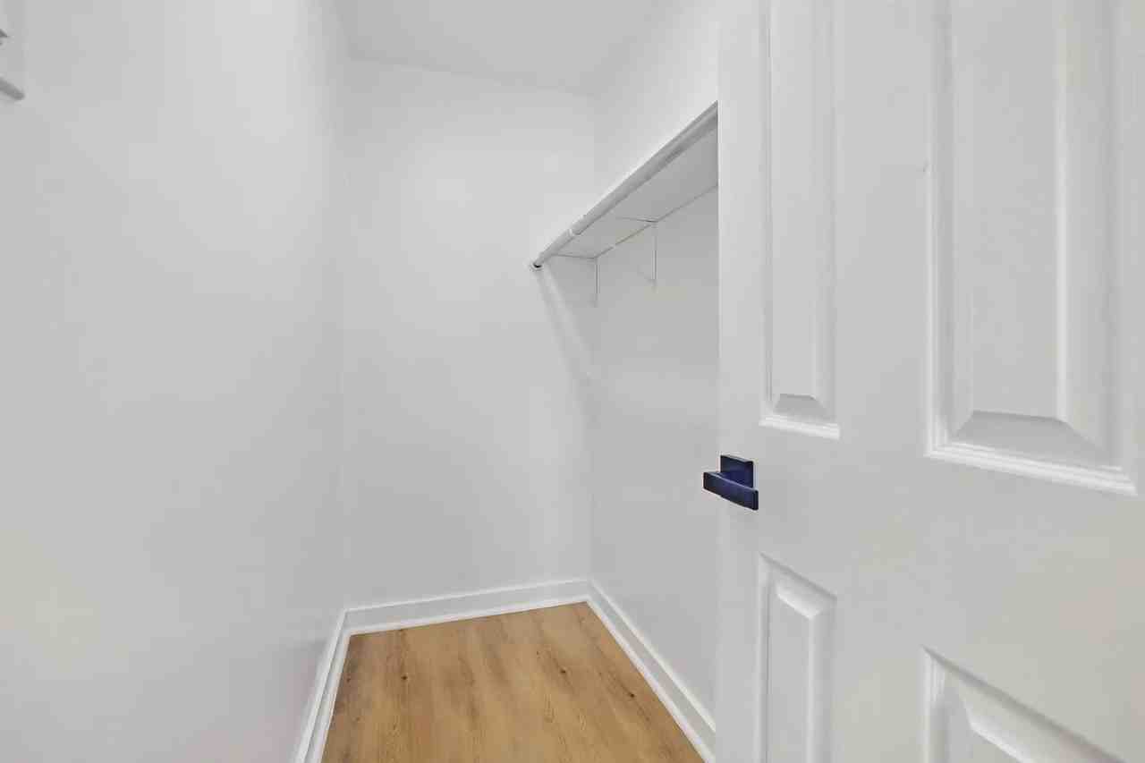 4705 Pease St #B - Photo 6 of 11