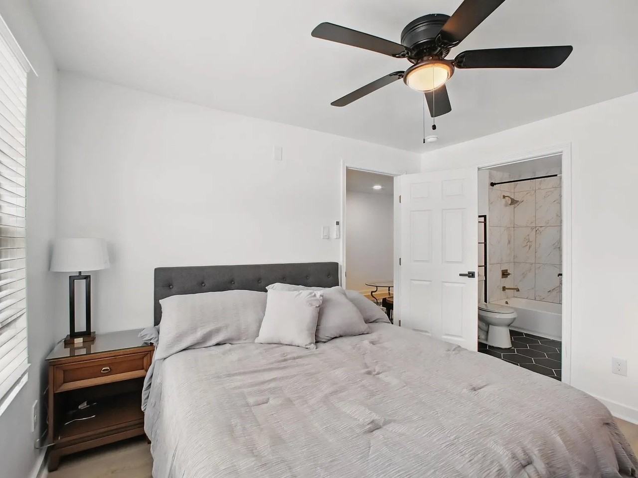4705 Pease St #B - Photo 7 of 11