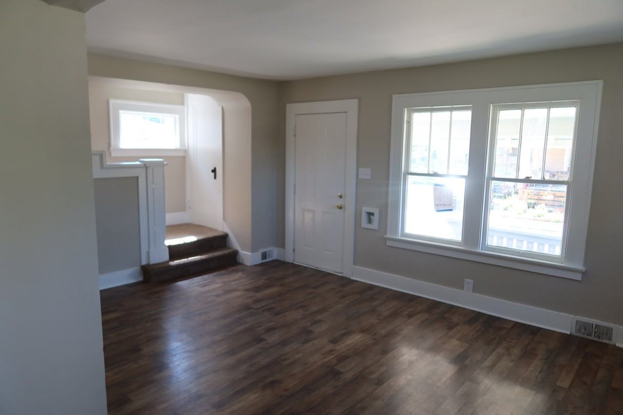 460 Violet Ct - Photo 5 of 19
