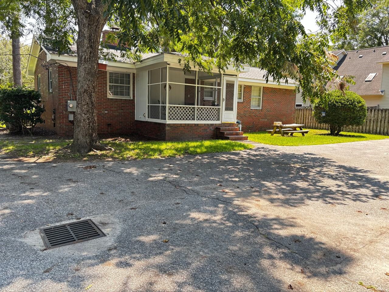 930 Bonham Ave - Photo 2 of 4