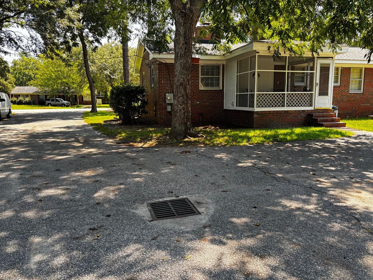 930 Bonham Ave - Photo 3 of 4