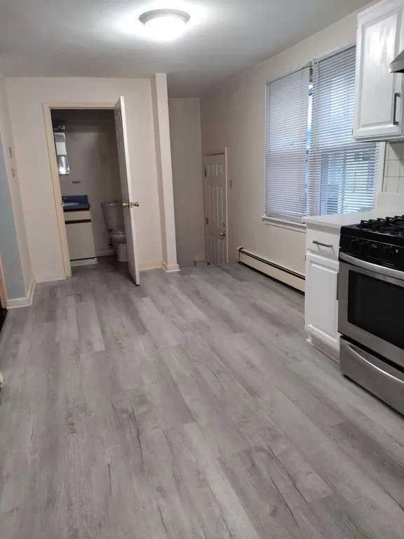 192 Arlington St - Photo 2 of 10