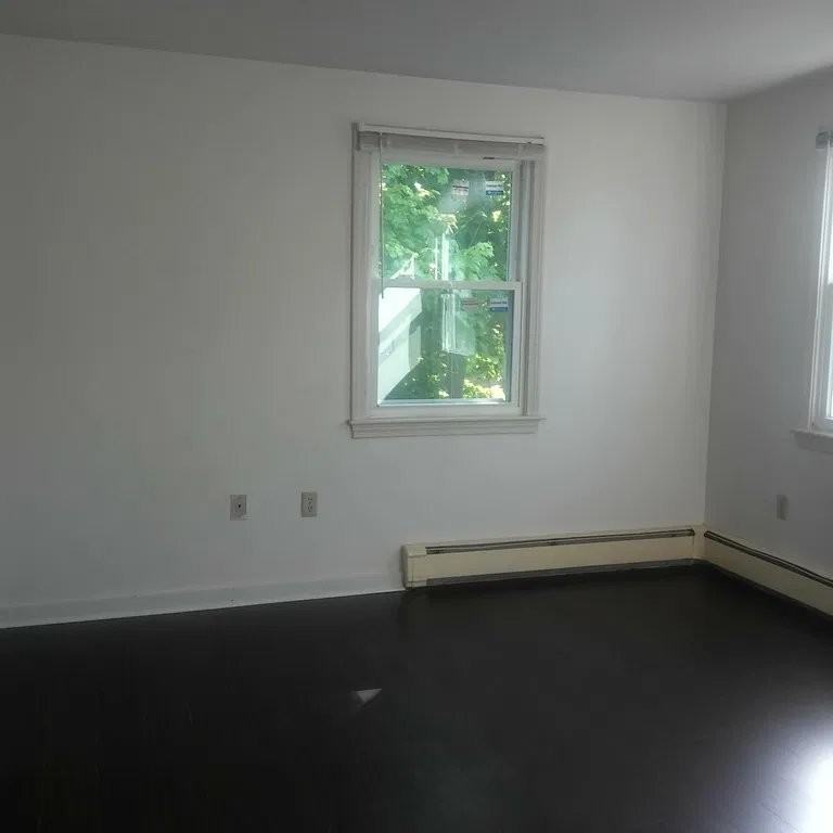 192 Arlington St - Photo 5 of 10