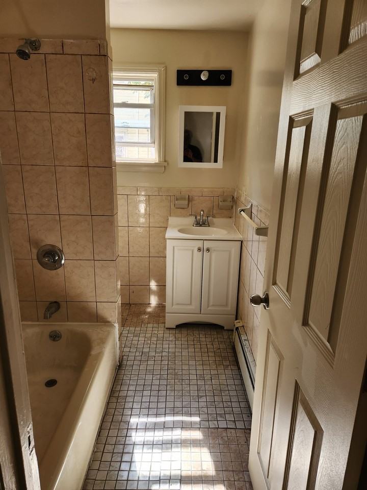 44 Ellis Ave #1