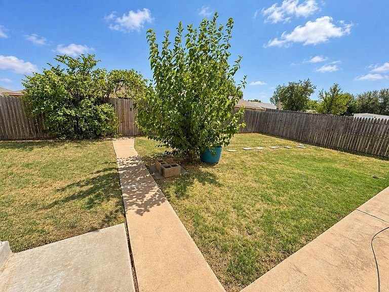 8411 Geneva Ave - Photo 3 of 5