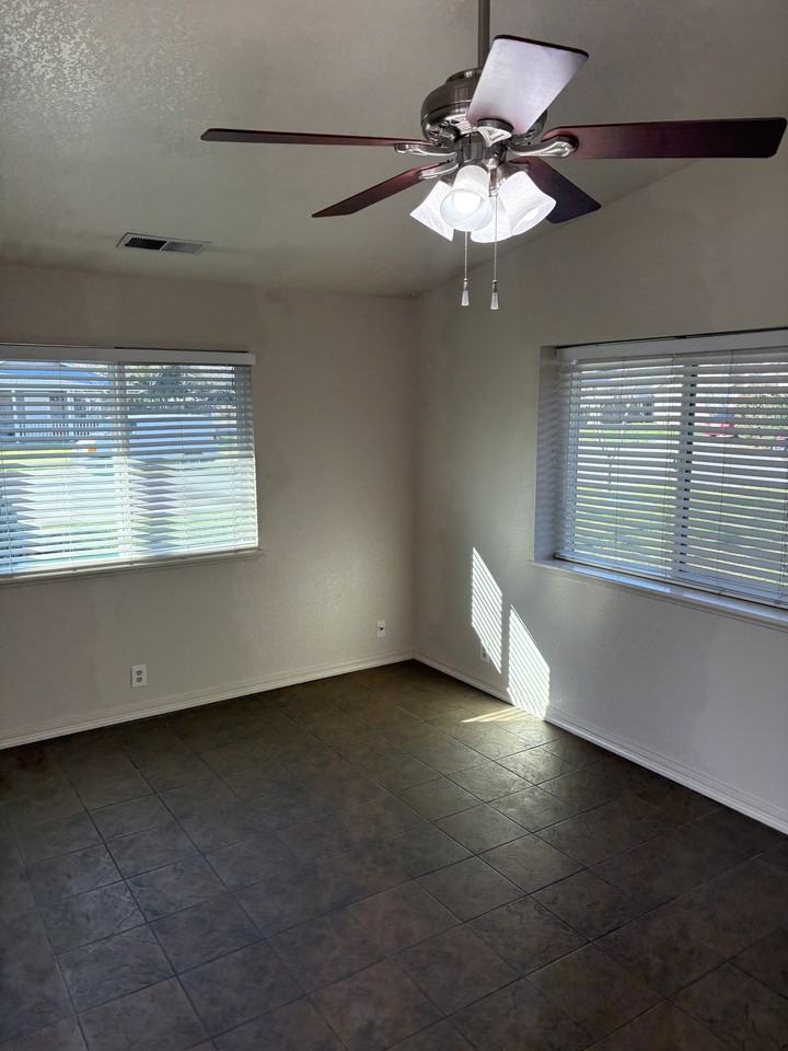 159 Artesia Dr - Photo 5 of 20