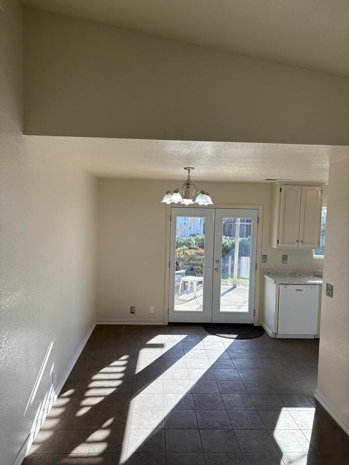 159 Artesia Dr - Photo 6 of 20