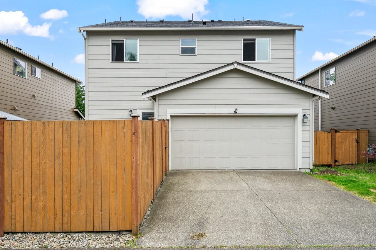 218 Elderberry St - Photo 2 of 24