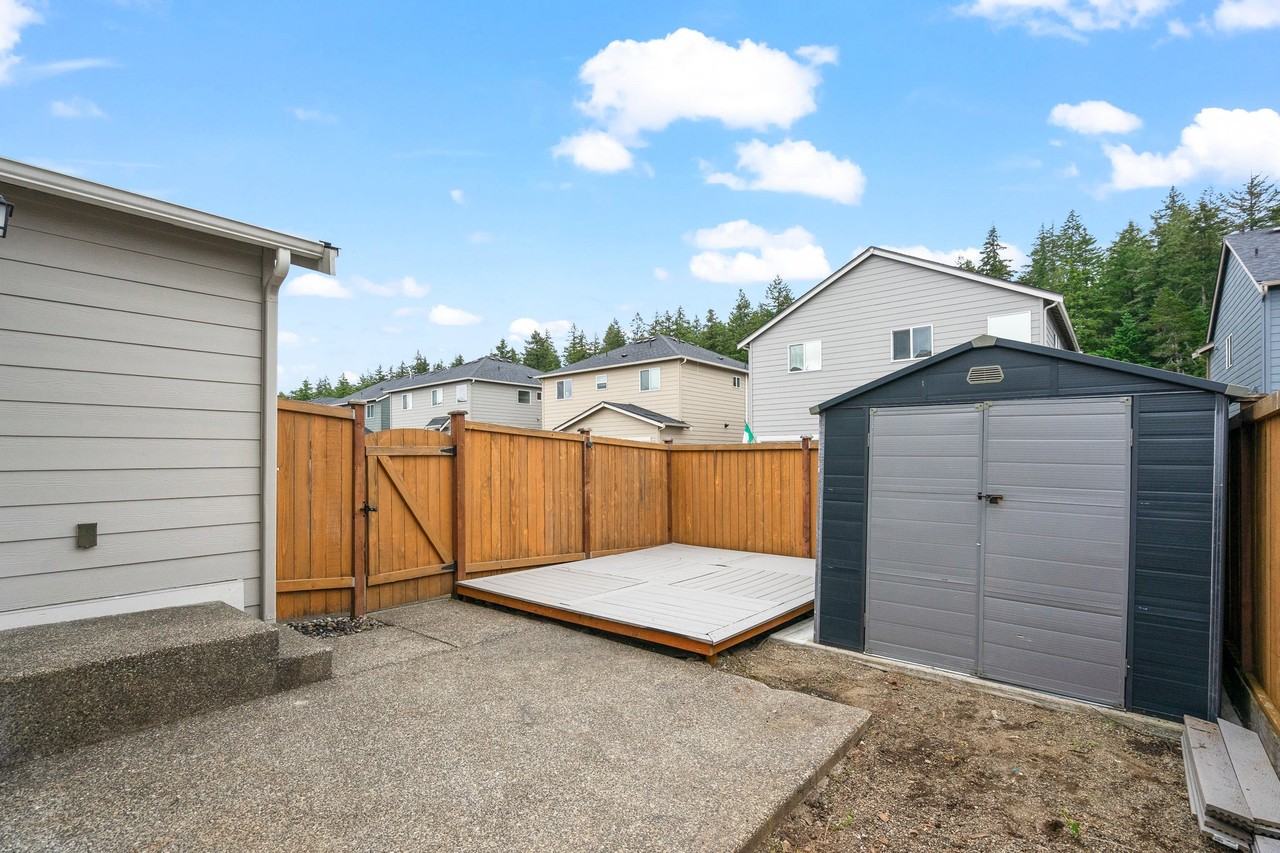 218 Elderberry St - Photo 3 of 24