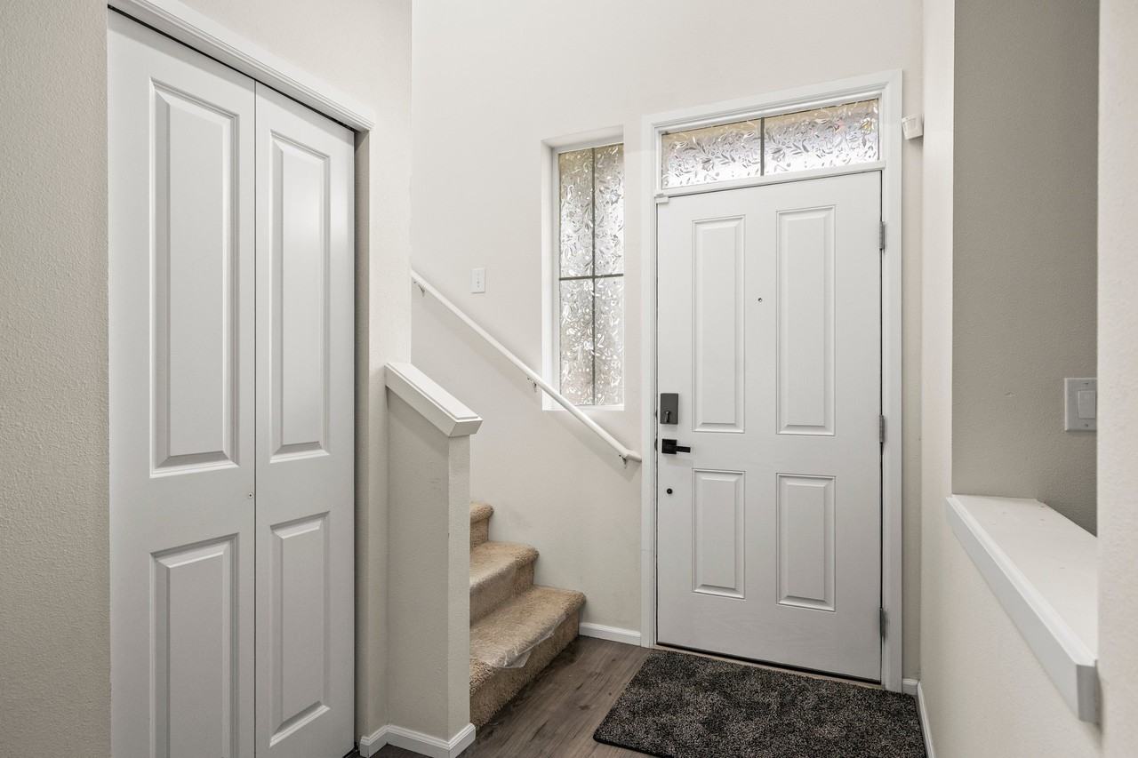 218 Elderberry St - Photo 4 of 24