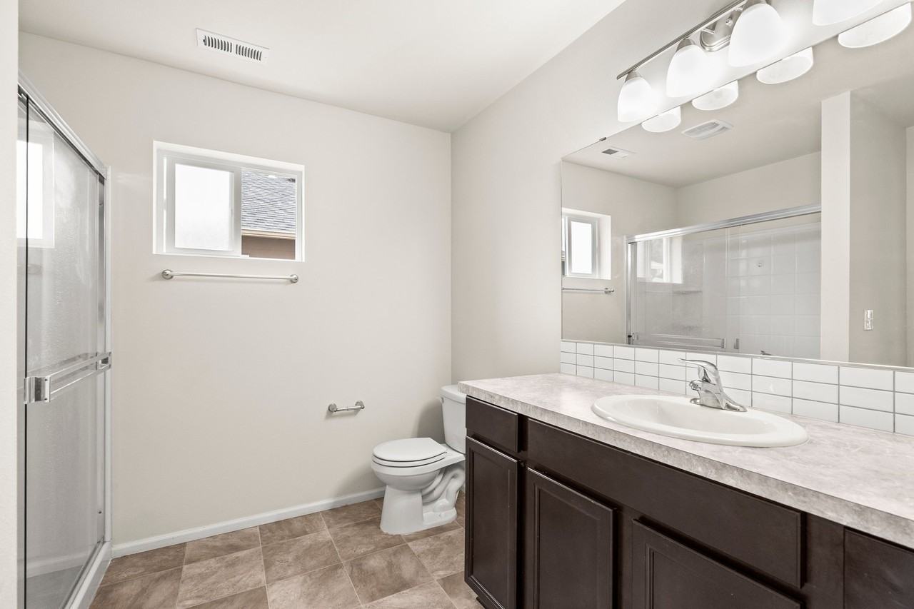 218 Elderberry St - Photo 7 of 24