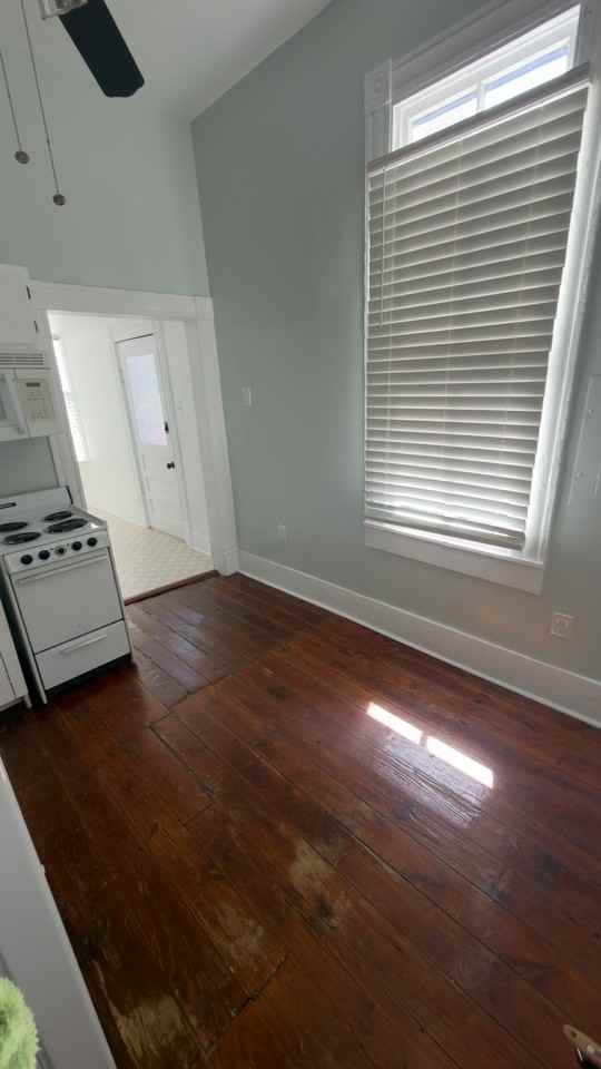 900 Sabine St #2 - Photo 2 of 13