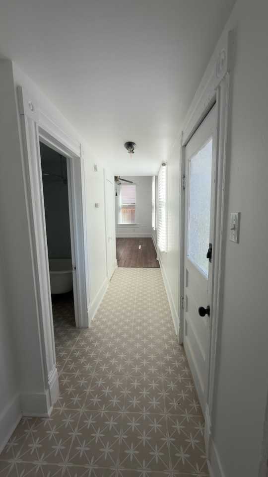 900 Sabine St #2 - Photo 5 of 13